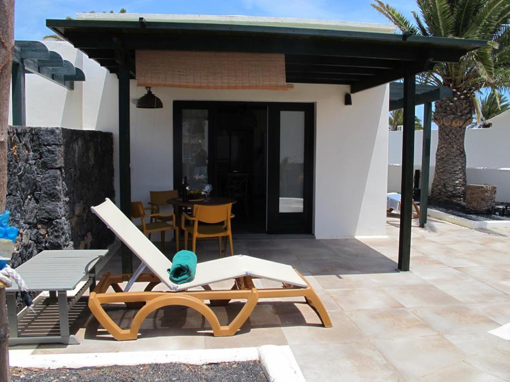 Bungalow Goa Pool View, Playa Roca Residence Sea Front Access - Free Ac - Wifi Costa Teguise Exteriér fotografie