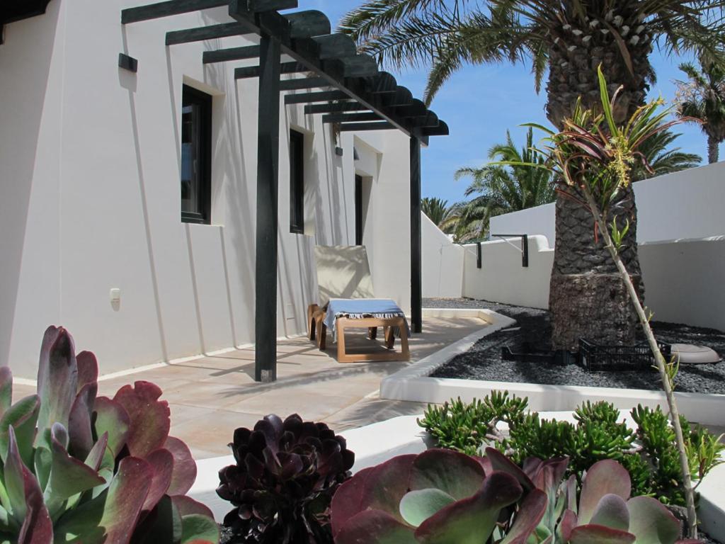 Bungalow Goa Pool View, Playa Roca Residence Sea Front Access - Free Ac - Wifi Costa Teguise Exteriér fotografie